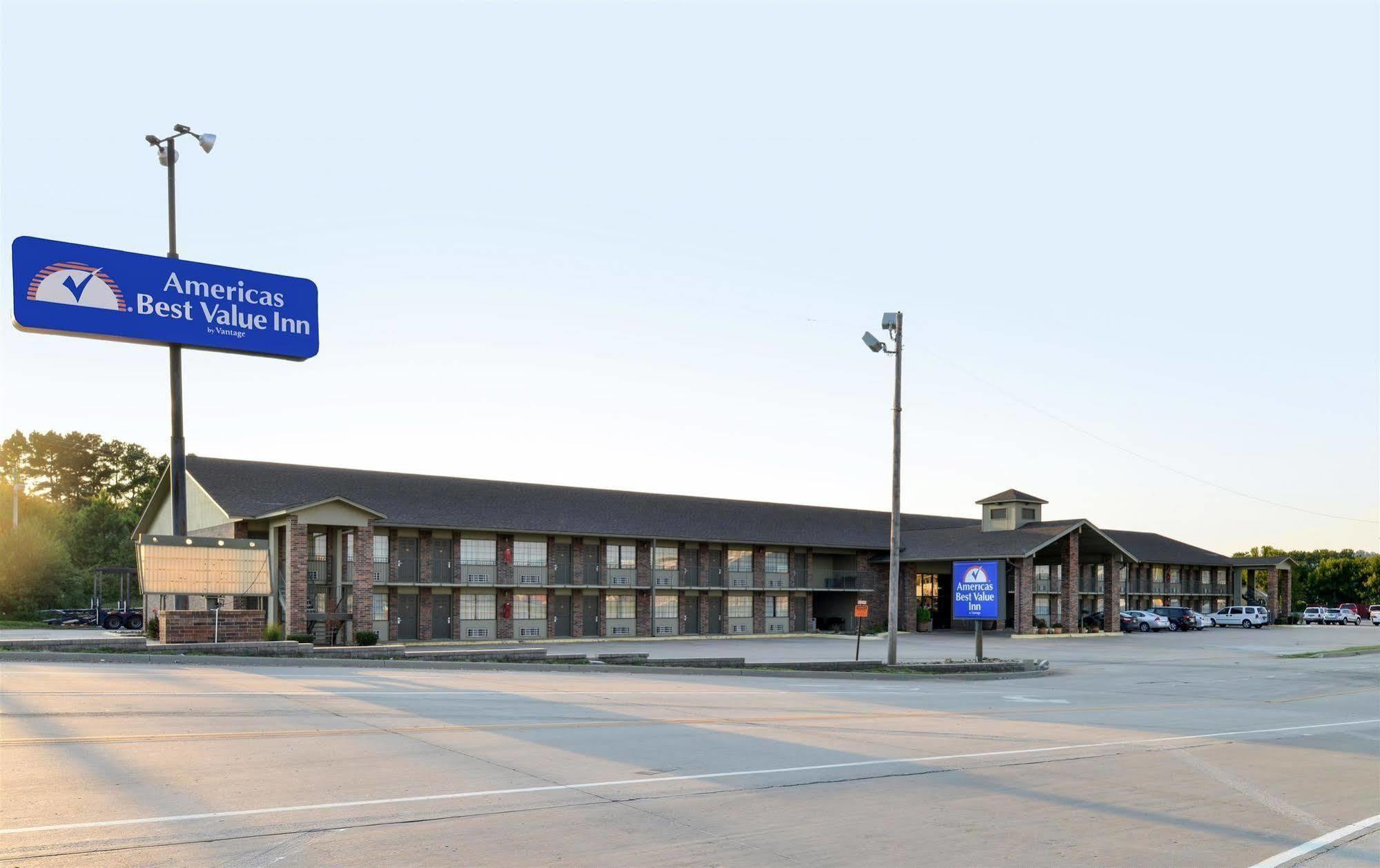 Walnut Motel