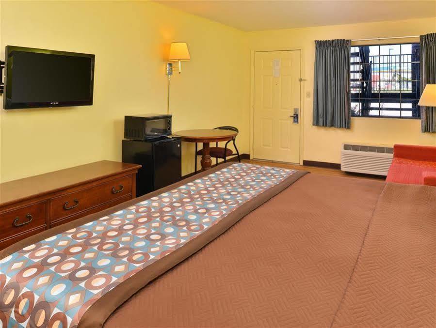Walnut Motel 2*