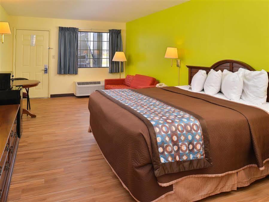 Motel Walnut Roland