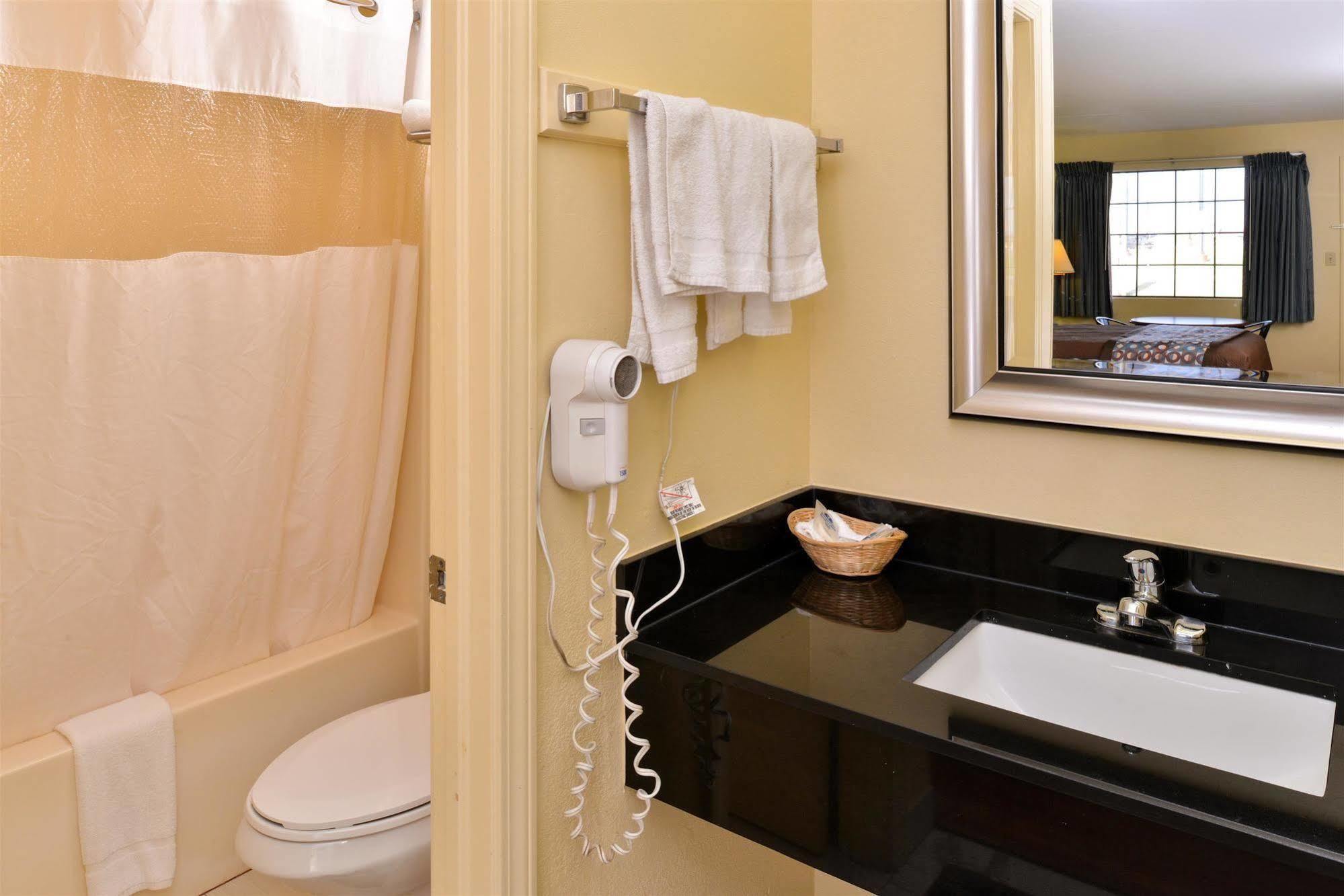 Walnut Motel 2*